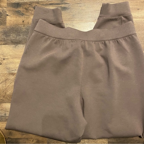 Nike Dri-FIT 24/7 Taupe Performance Top - Picture 2 of 3